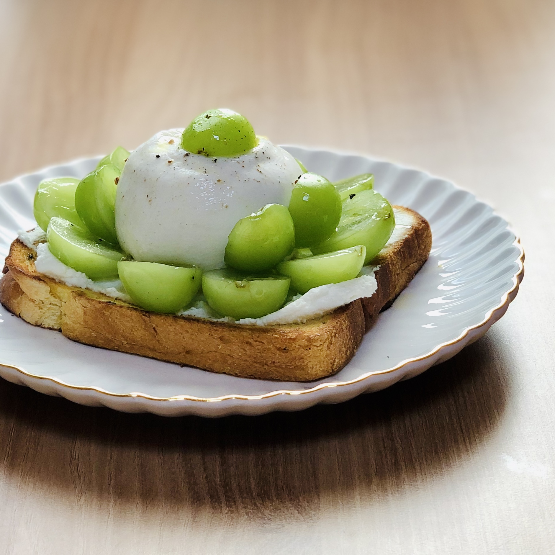 Burrata Shine Muscat Toast 2