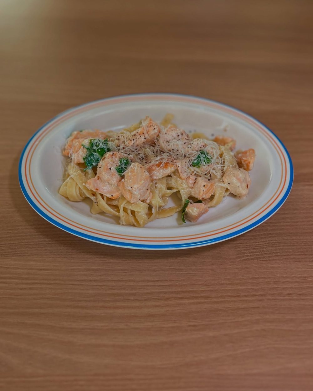 반으로 나눠도 무려 650kcal #연어페투치네 월요일이니 이 정도 칼로리는 채워줘야 한다. 3