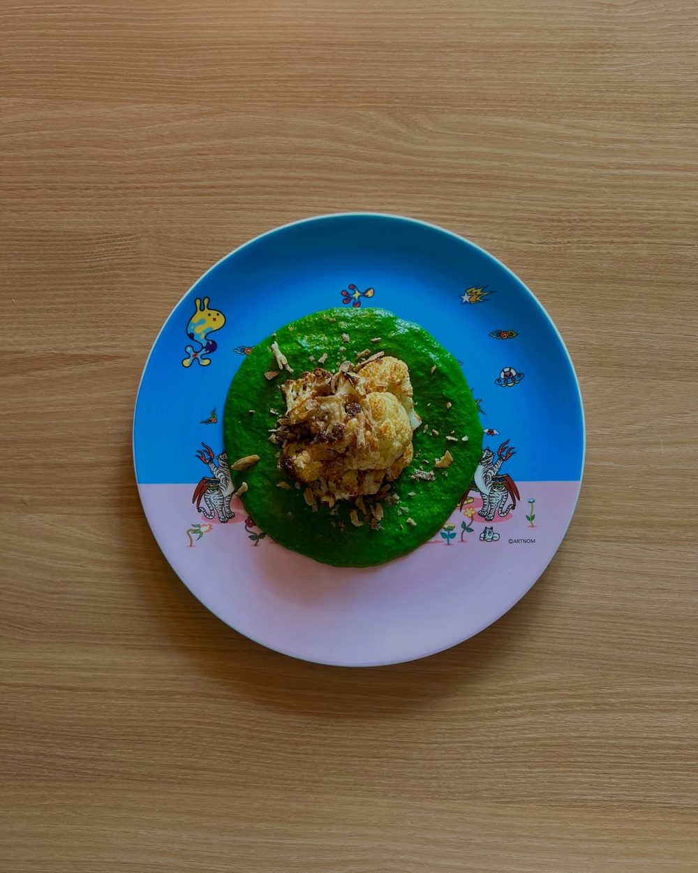 시금치 블렌드를 곁들인 바삭하게 구운 콜리플라워 Crispy cauli & creamed spinach