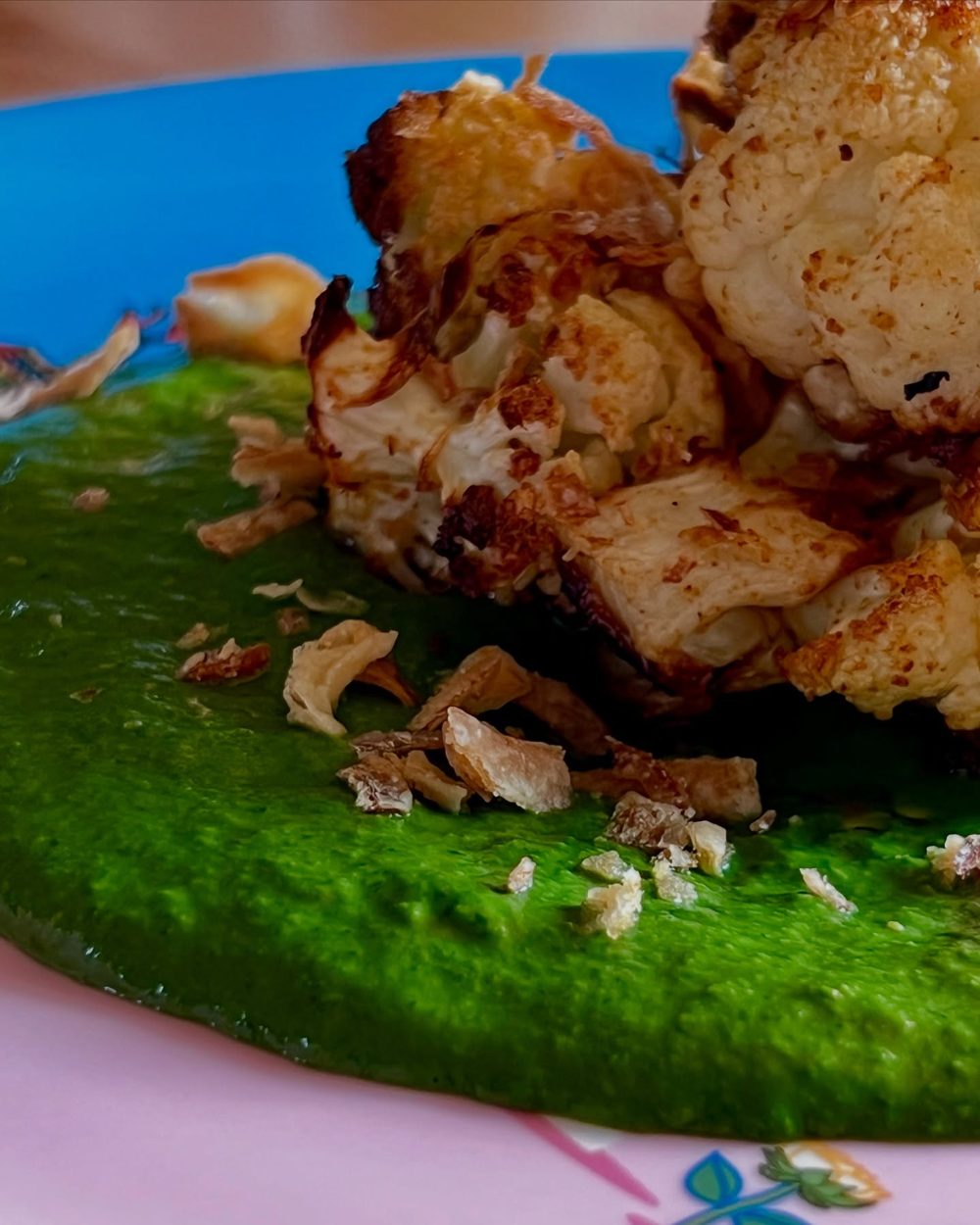 시금치 블렌드를 곁들인 바삭하게 구운 콜리플라워 Crispy cauli & creamed spinach 5
