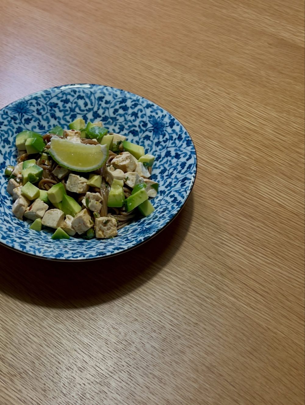 두부와 아보카도를 넣은 메밀소면 샐러드 Tofu Avocado Buckwheat Noodles Salad