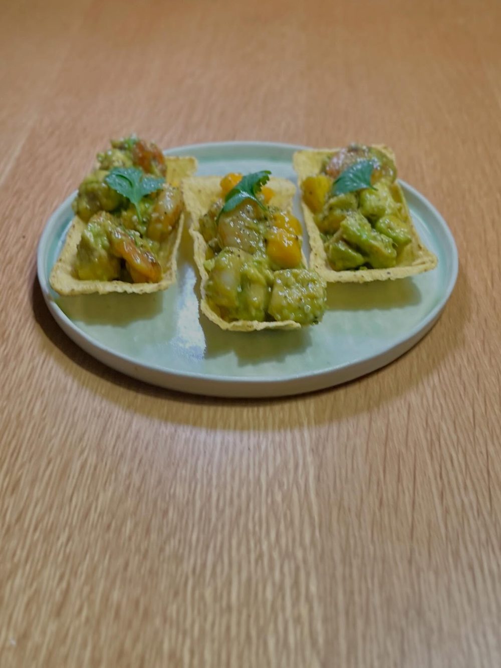 망고 쉬림프 샐러드를 얹은 타코 보트 Mango Shrimp Taco Boat 4