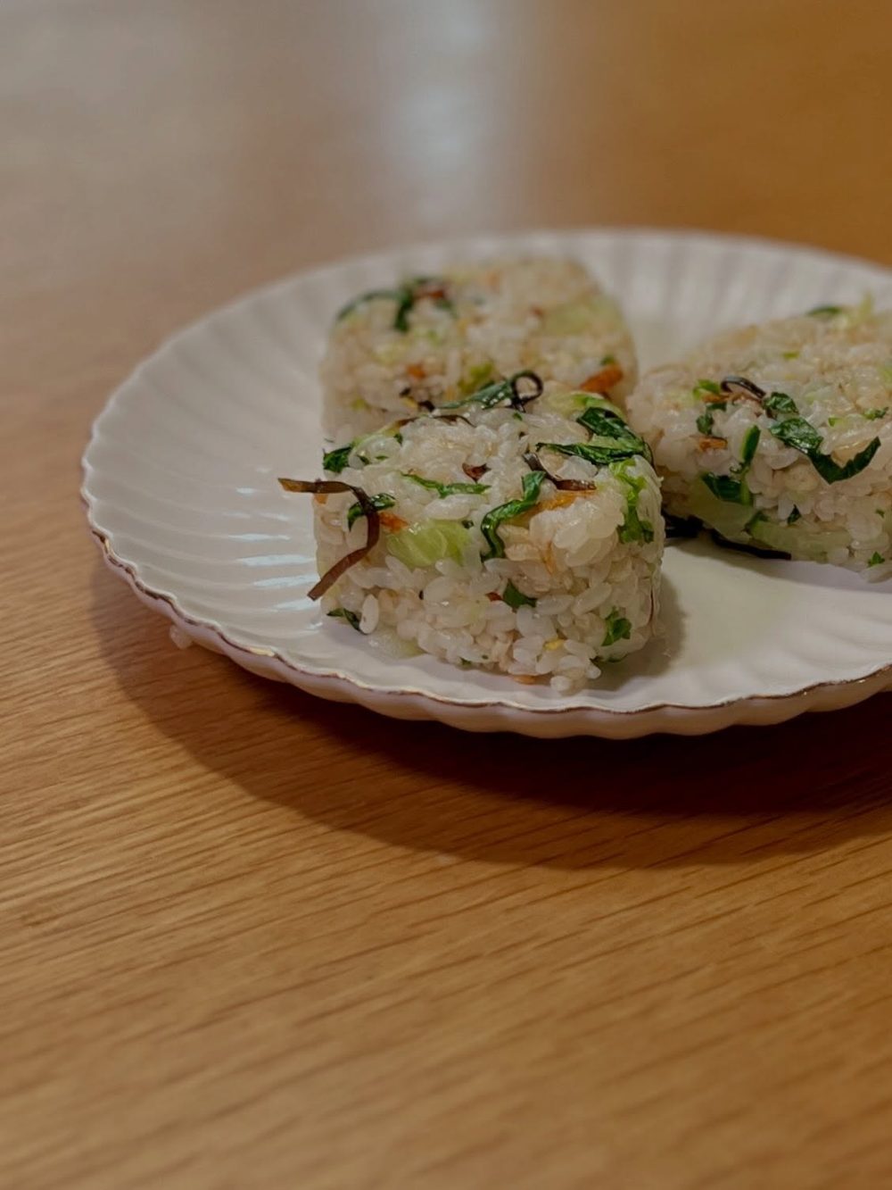 향긋하고 아삭한 봄동이 씹히는 오니기리 Spring Cabbage Onigiri
