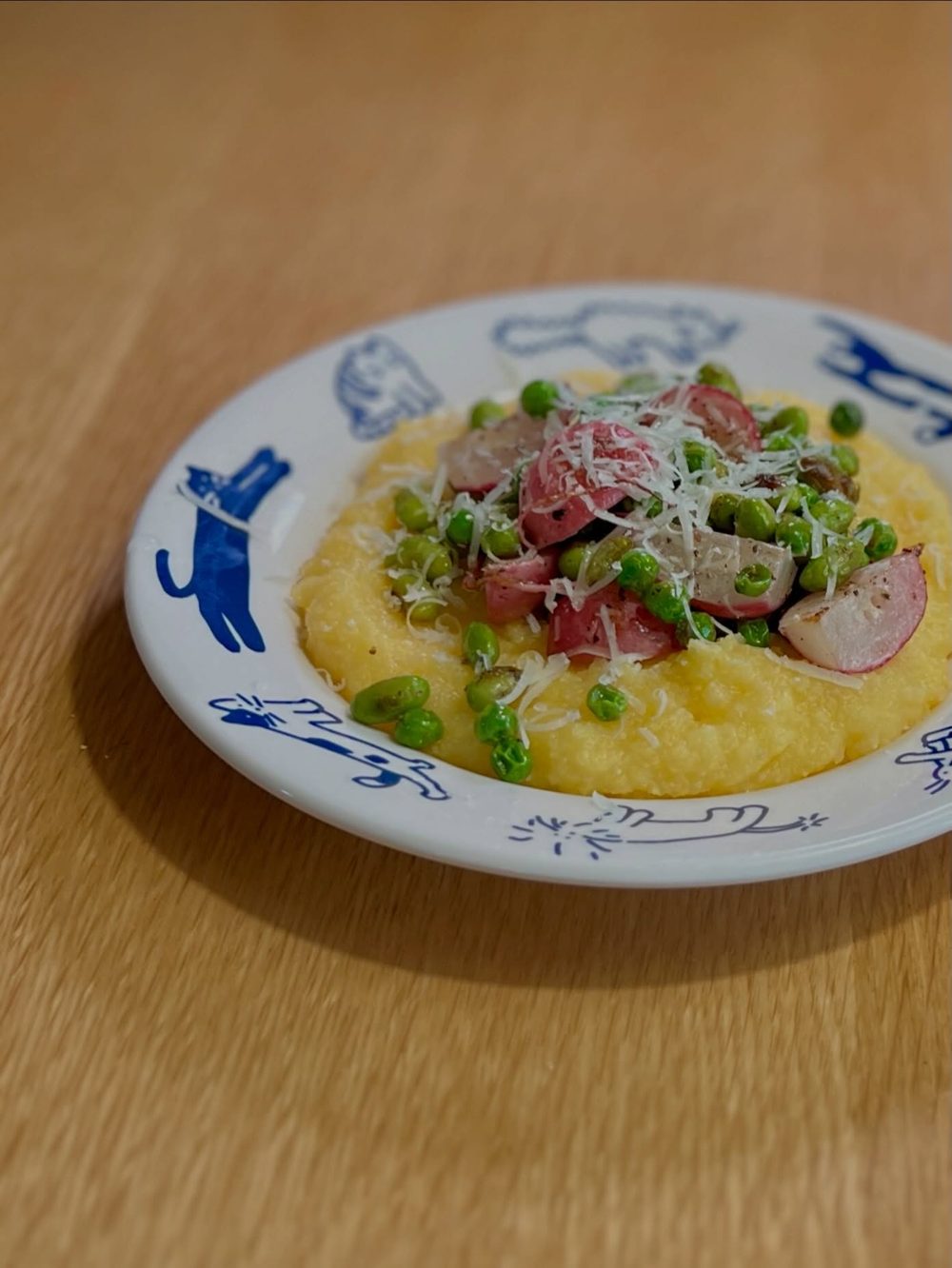 초록초록 콩과 분홍분홍 래디시를 곁들인 폴렌타 Creamy Polenta with Buttered Sprin