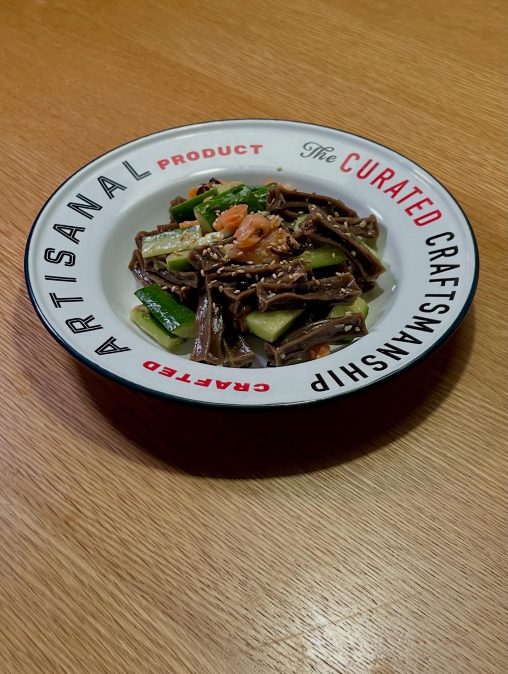 밖에 안되는 쫄깃쫄깃 묵말랭이 훈제연어 샐러드 Acorn Jelly & Smoked Salmon Salad