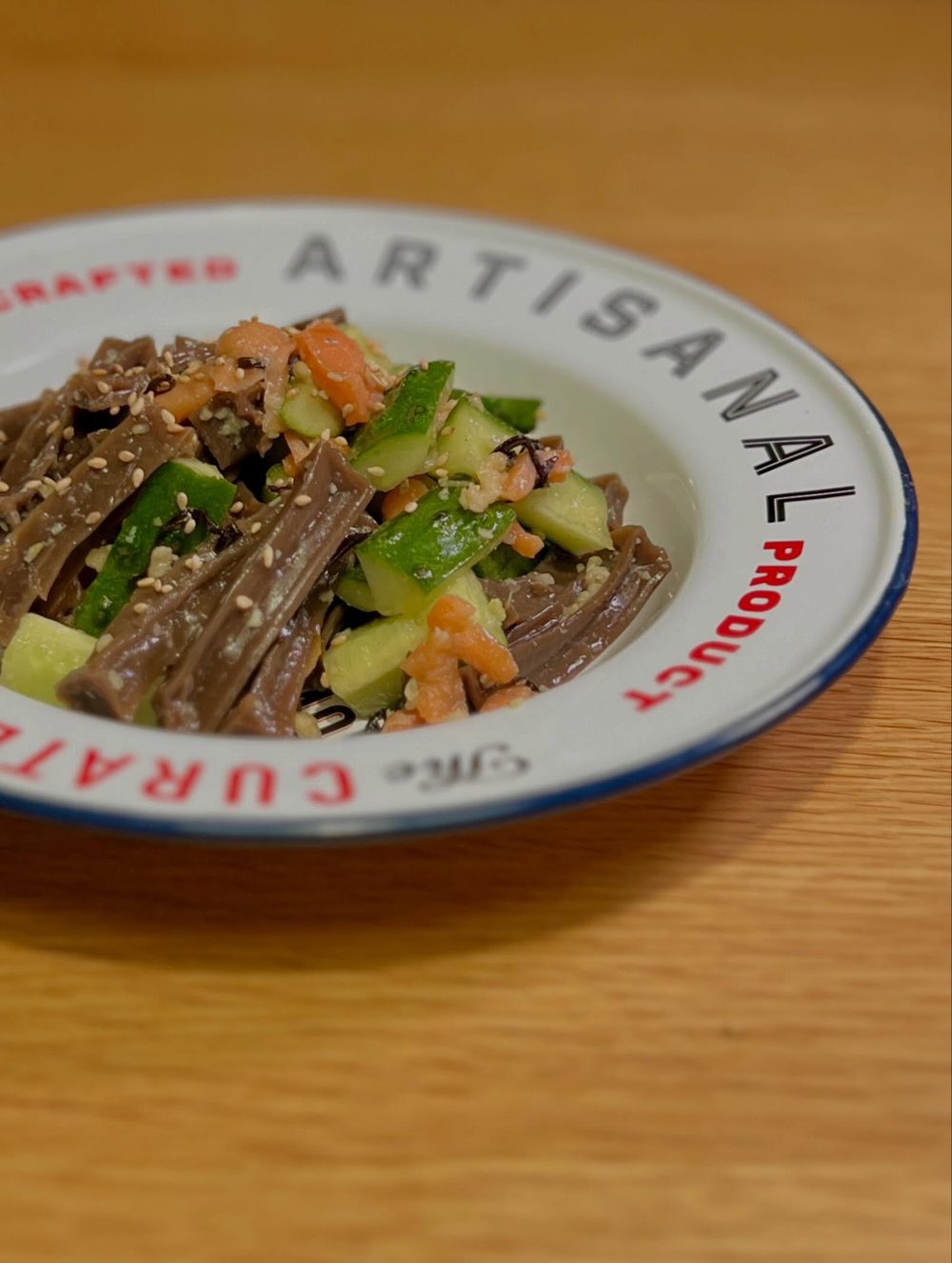 밖에 안되는 쫄깃쫄깃 묵말랭이 훈제연어 샐러드 Acorn Jelly & Smoked Salmon Salad 3