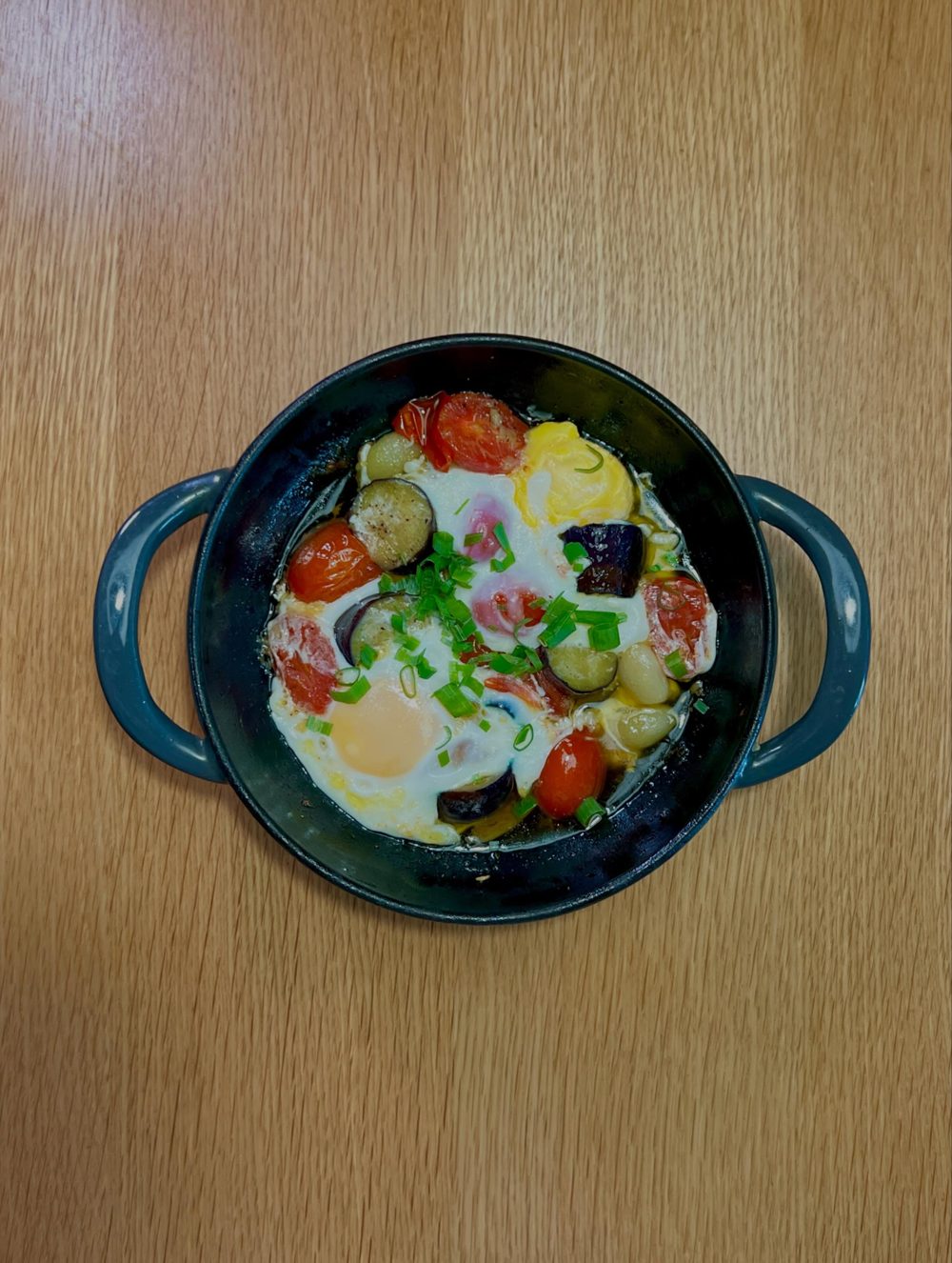 토마토와 가지를 넣은 감바스풍 알 아히요 Garlic Gambas-Style Veggie Egg Skille 3