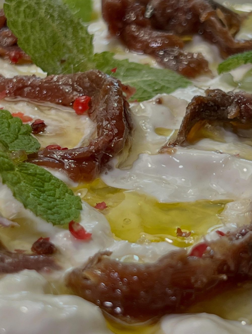 부라타 앤초비에 찍어먹는 사워도우 토스트 Burrata Anchovy Toast