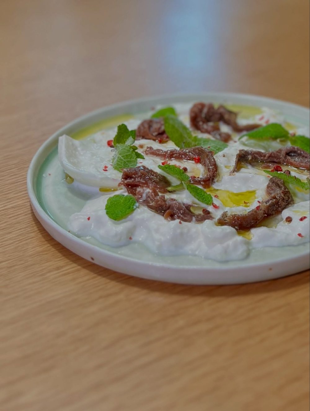 부라타 앤초비에 찍어먹는 사워도우 토스트 Burrata Anchovy Toast 2