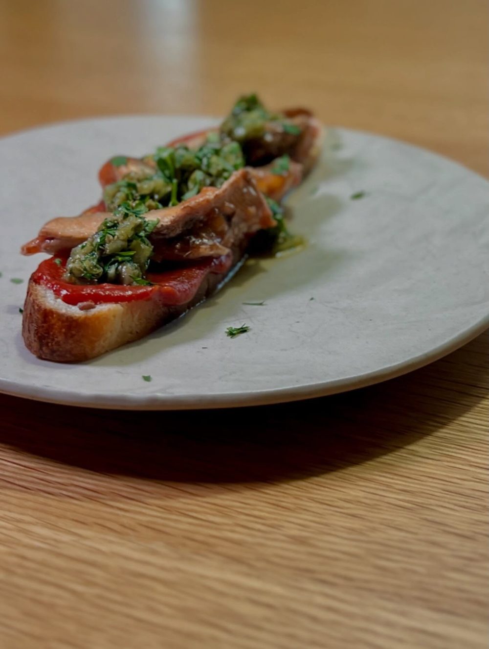 살사 베르데와 정어리를 곁들인 판 콘 토마테 Pan con Tomate with sardines and sa