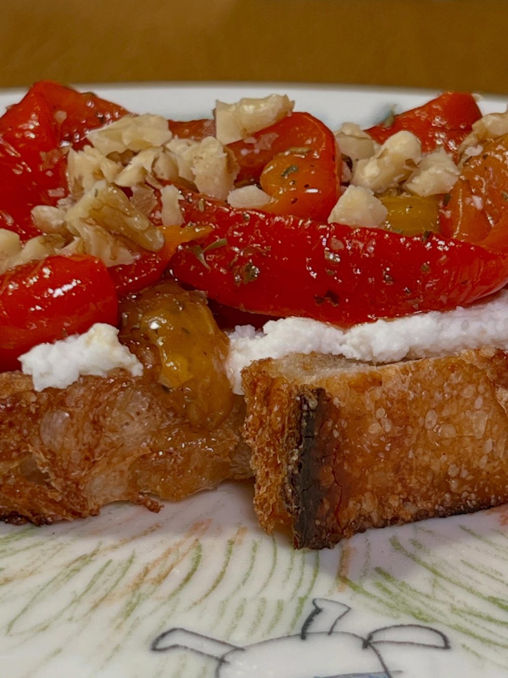 사워도우 토스트 Sourdough Toast with Marinated Paprika 5