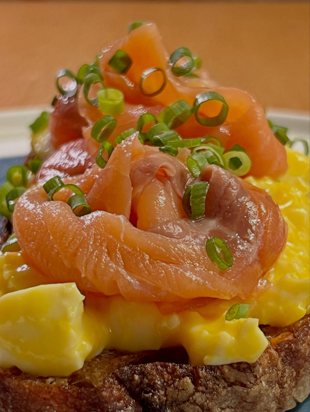 훈제연어 사워도우 토스트 Smoked Salmon Sourdough Toast
