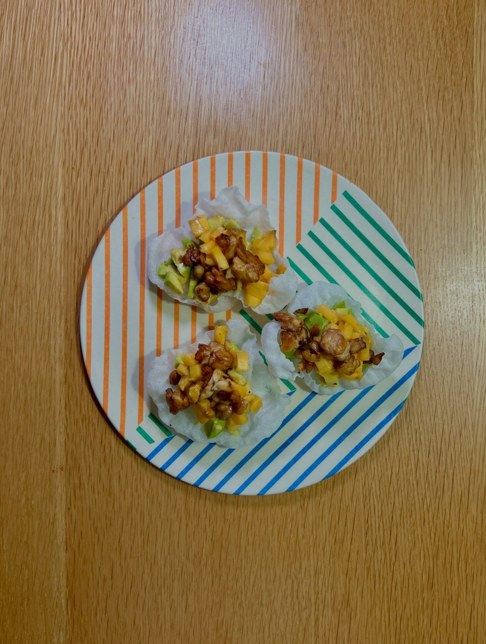 망고 아보카도 템페 크리스피 롤 Mango Avocado Tempeh Crispy Roll 2