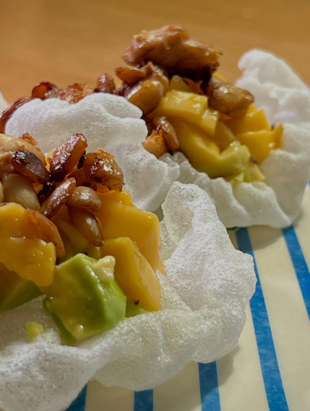 망고 아보카도 템페 크리스피 롤 Mango Avocado Tempeh Crispy Roll 3