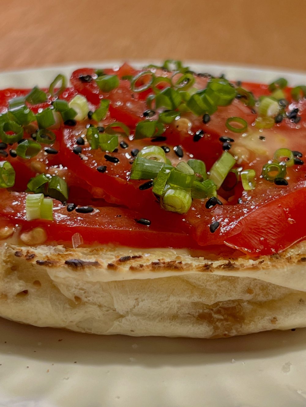 타히니 토마토 베이글 Tahini Tomato Bagel 탕종 발효 덕분에 쫄깃함은 사라지고 부드러운 식감만 2