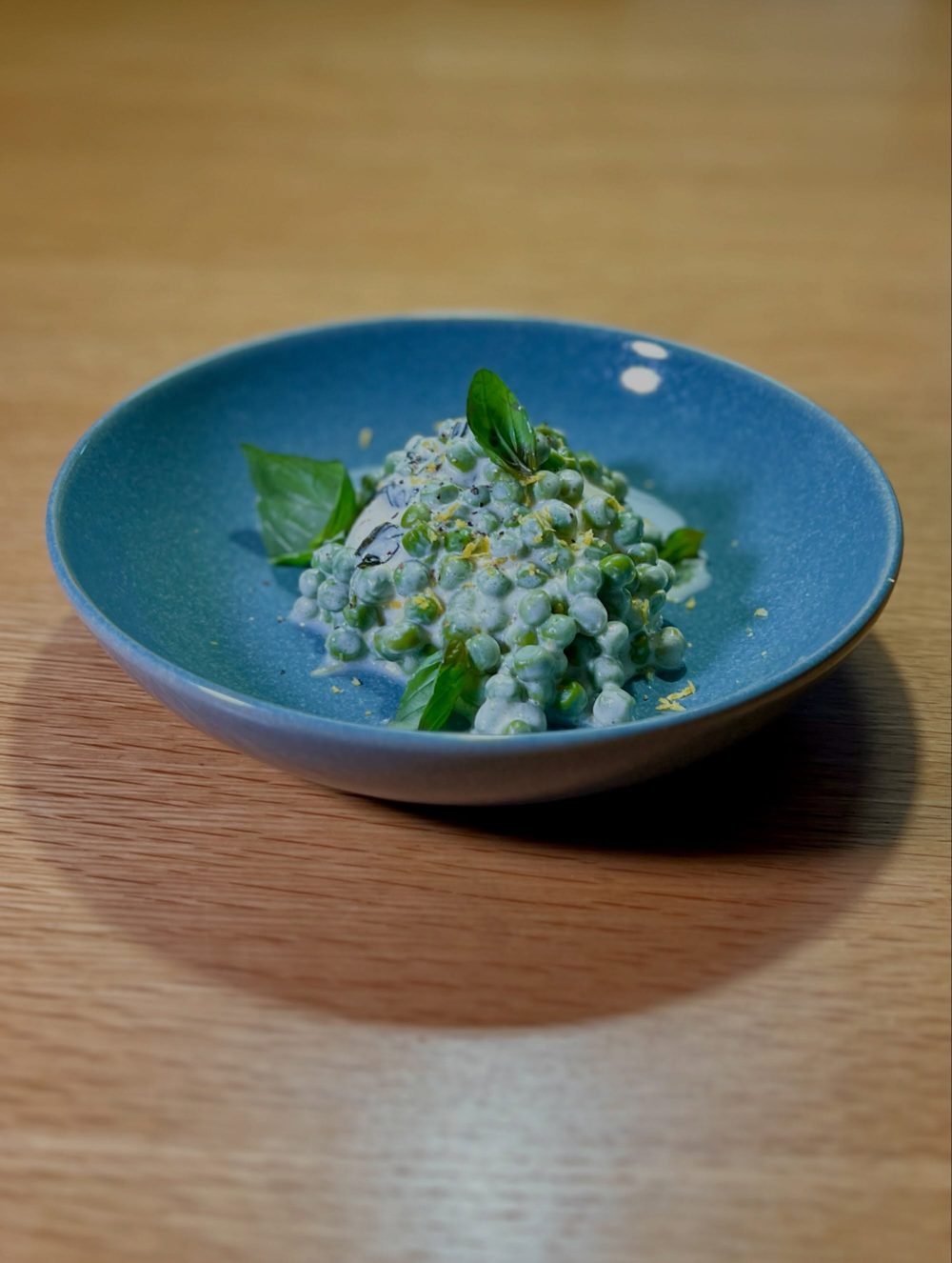 정도 부라타 완두콩을 얹은 사워도우 토스트 Sourdough toast with burrata and gre 5