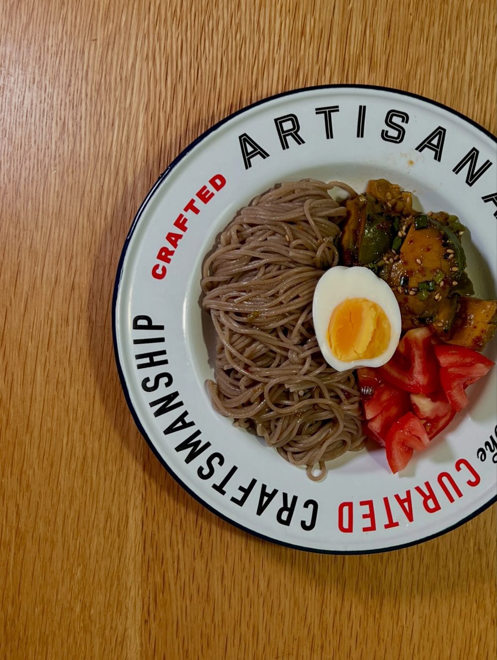 간장 드레싱에 마리네이드 한 아보카도 냉소바 Soy-Marinated Avocado Cold Soba