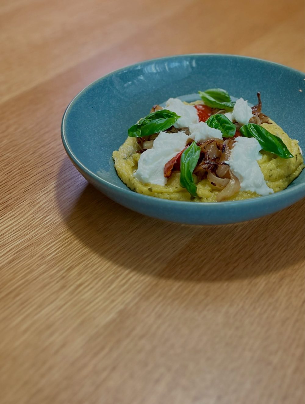바질 폴렌타 Tomato Basil Ricotta Polenta