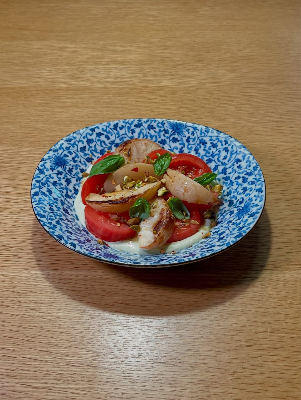 구운 복숭아 샐러드 Grilled Peach Salad with Avocado Feta Dip