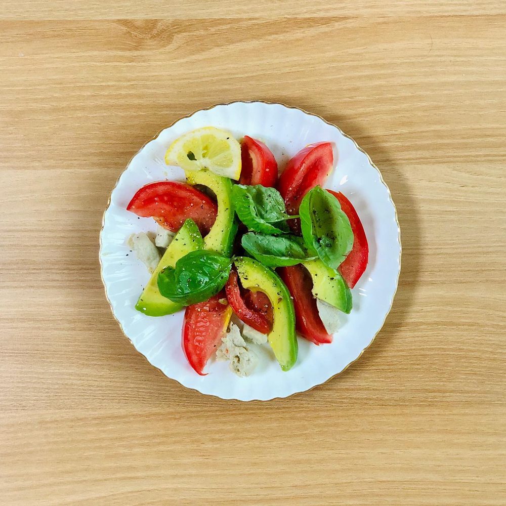 토마토아보카도바질샐러드 금정연 기억에눈이부셔서