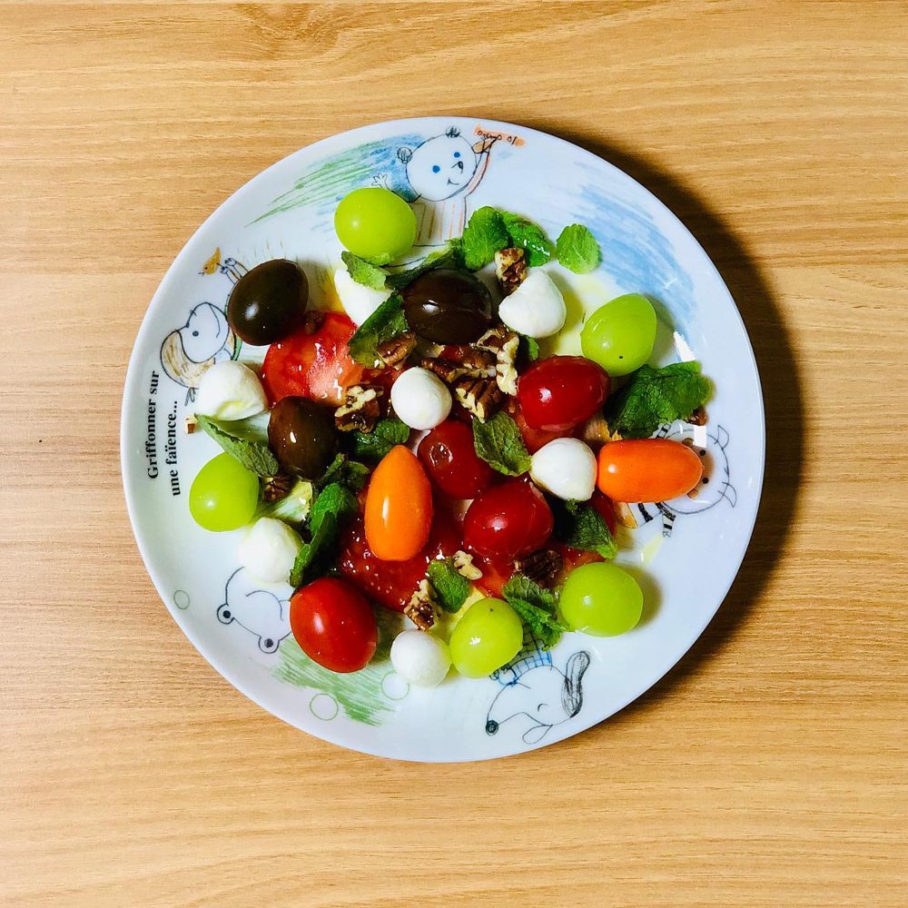 토마토모짜렐라샐러드 모닝리추얼 모닝루틴