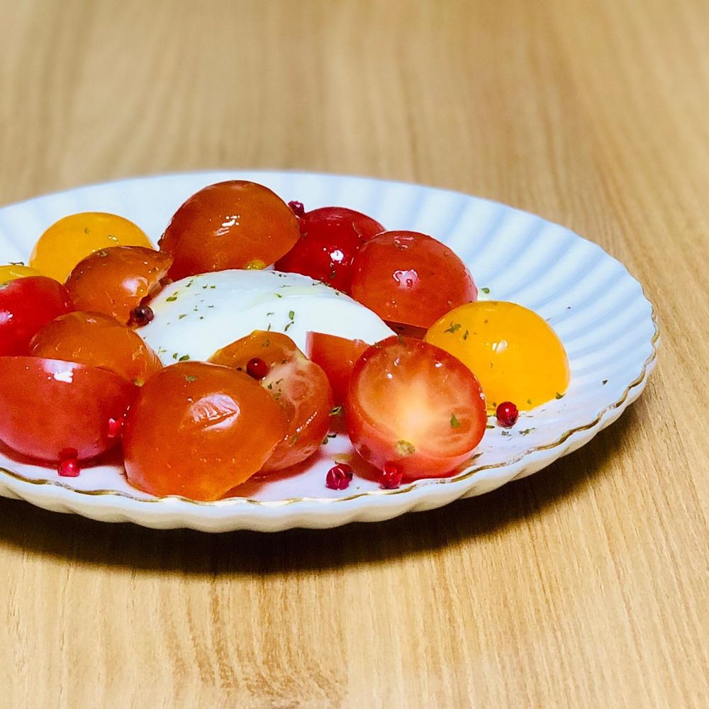 토마토모짜렐라샐러드 무민 모닝리추얼 2