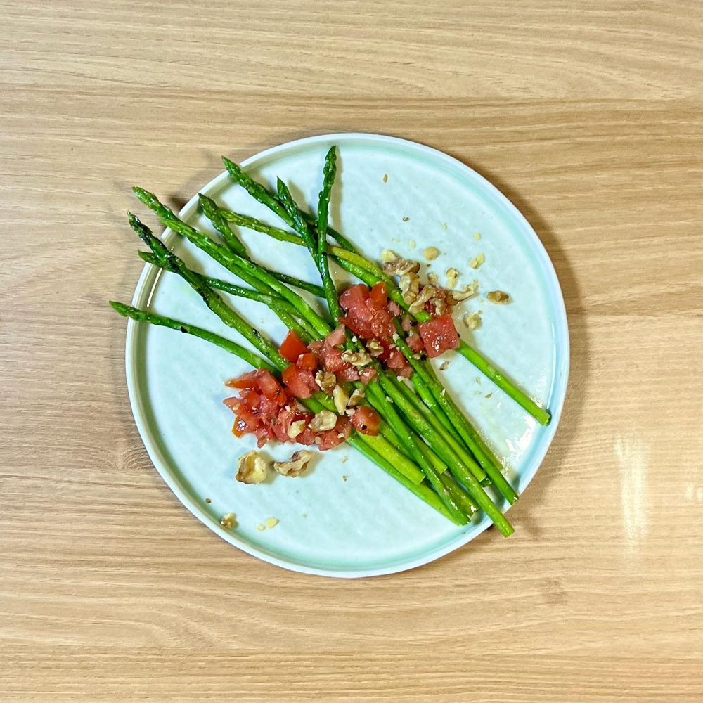 수퍼마리오브라더스 아스파라거스샐러드 토마토